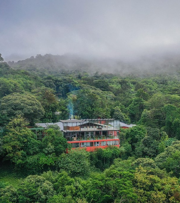 Cloud Forest Lodge exterior view