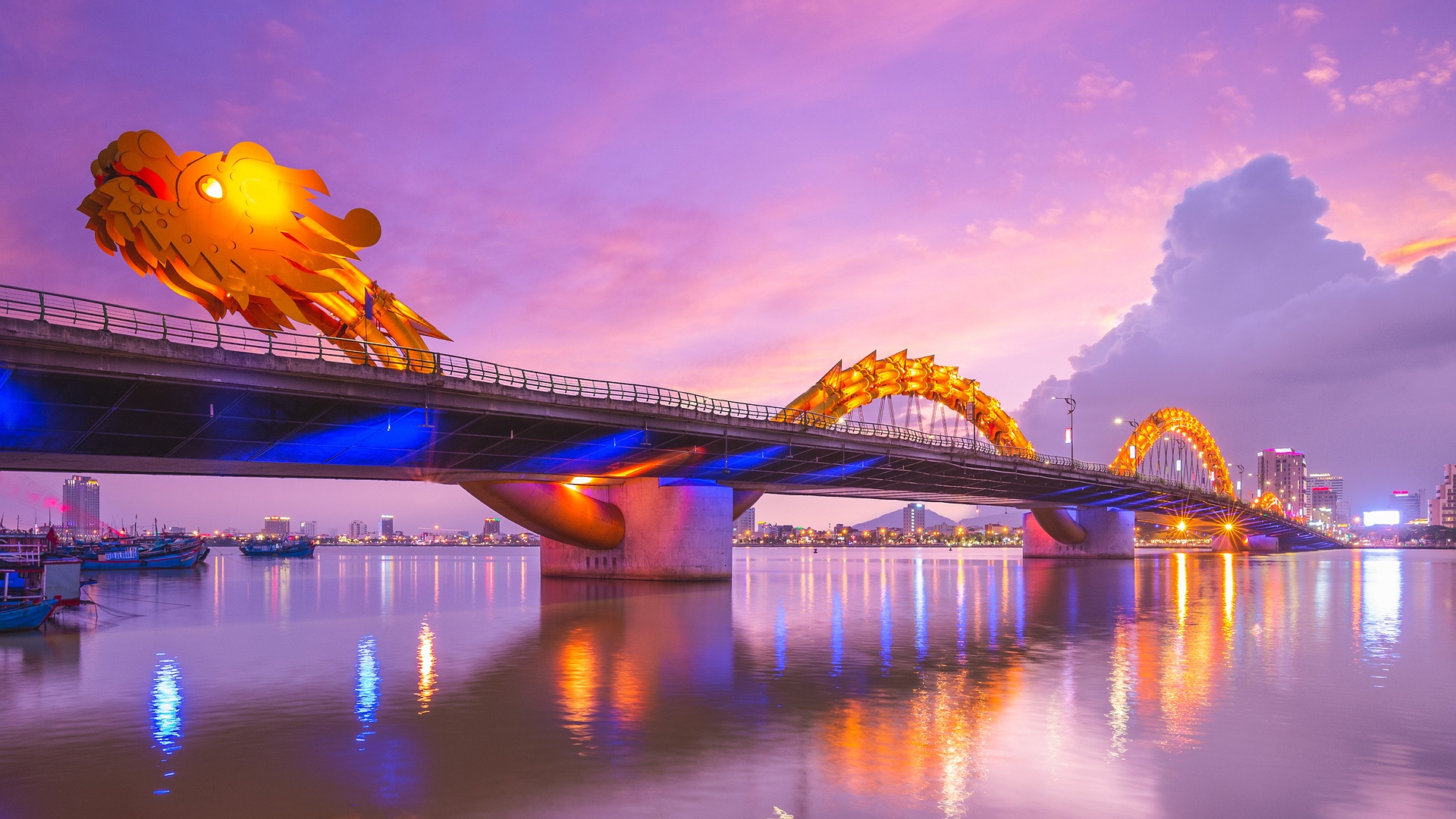Dragon Bridge over the Han River in Da Nang, Vietnam