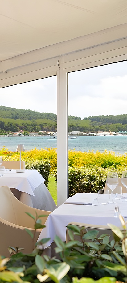 the waterfront restaurant at the Hotel Corte Rosada Affiliated by Meliá in Alghero, Sardinia