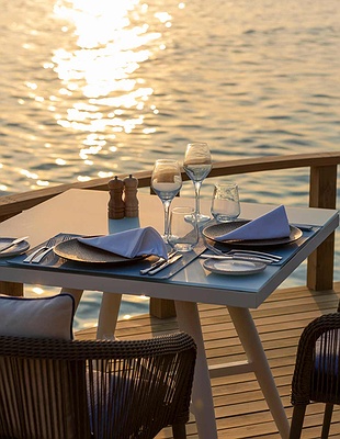 Dining at Emerald faarufushi resort and spa