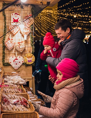 Christmas Market at St. Stephen's Basilica, Budapest