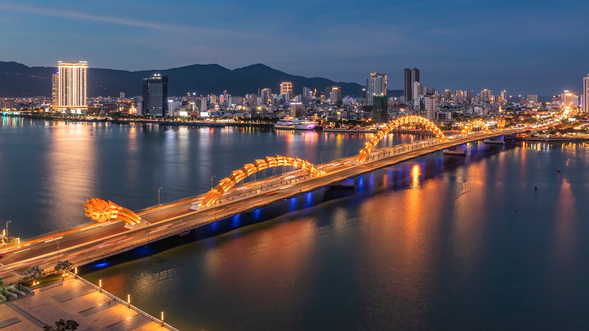 the Dragon Bridge (Cầu Rồng) in Da Nang, Vietnam, at night