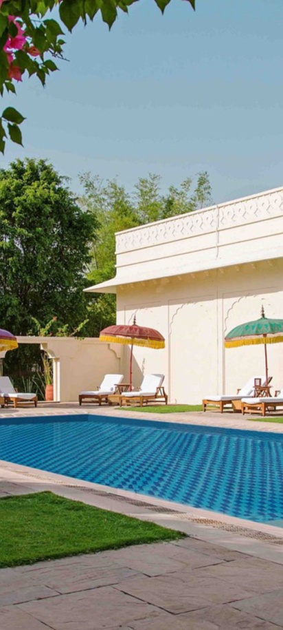 outdoor pool area of  The Oberoi Vanyavilas Wildlife Resort