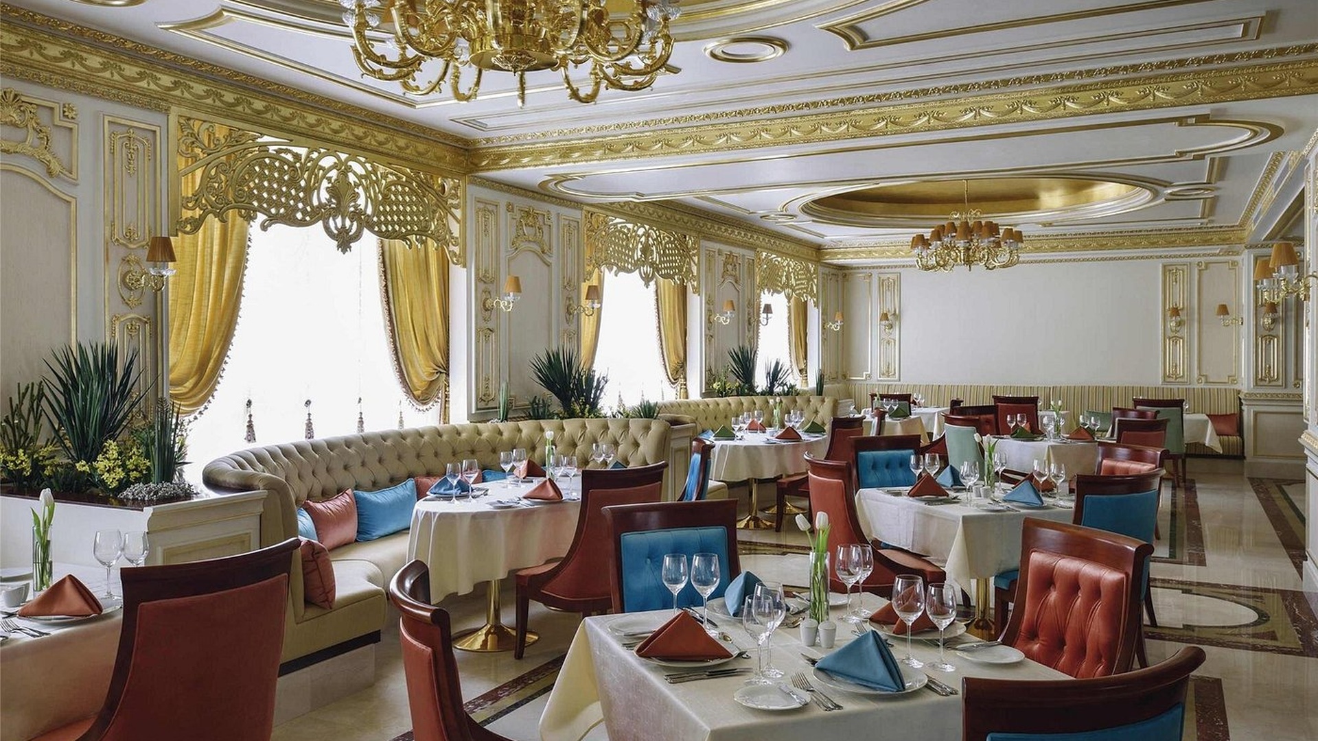 Al Deira restaurant in Mövenpick Hotel City Star Jeddah