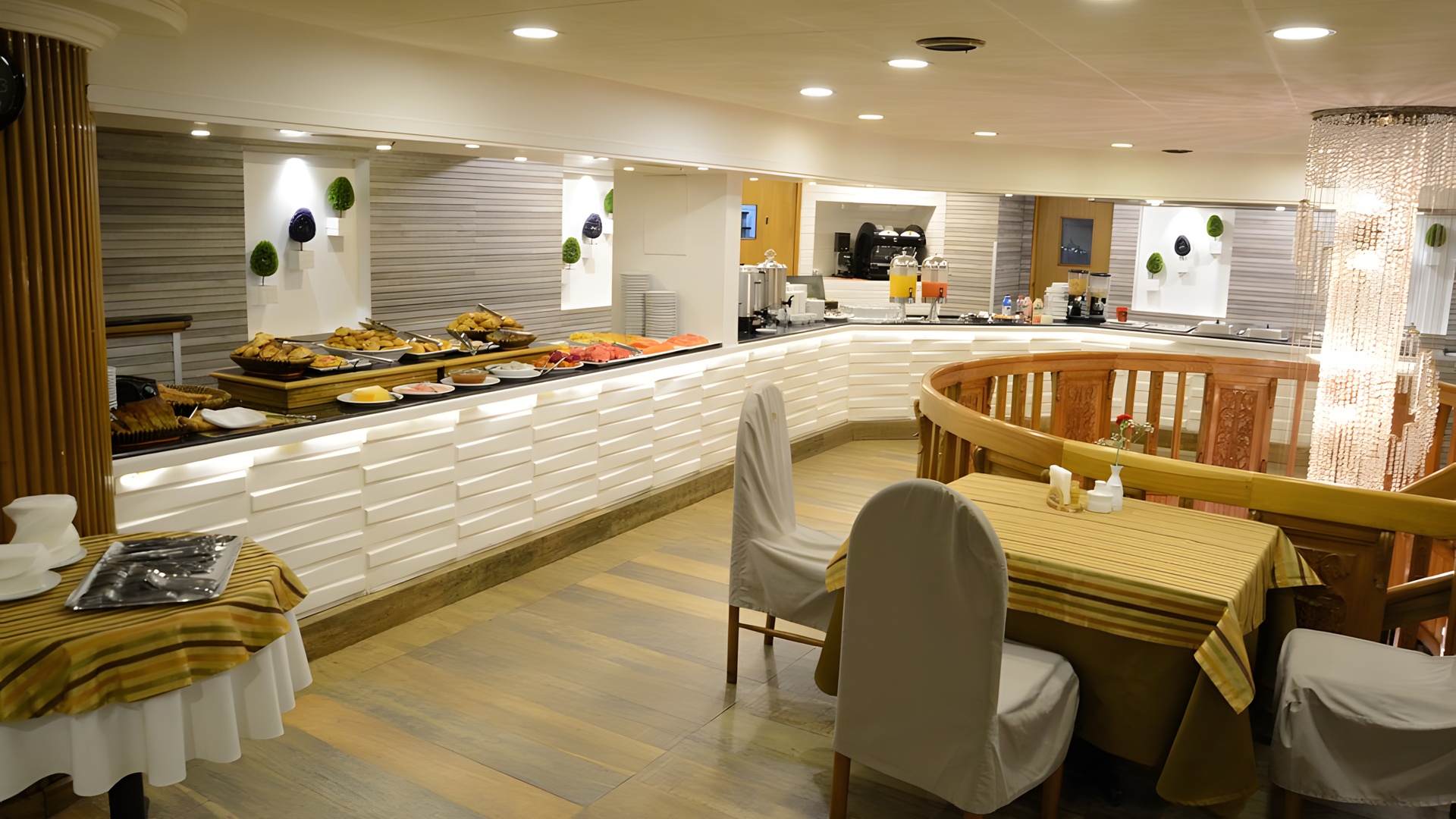 the interior of a restaurant located within the Hotel Presidente in La Paz, Bolivia