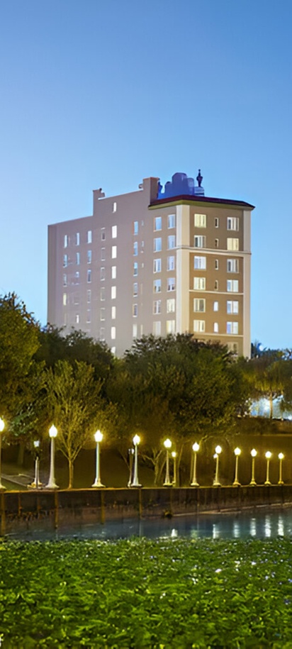 The Terrace hotel Lakeland full view