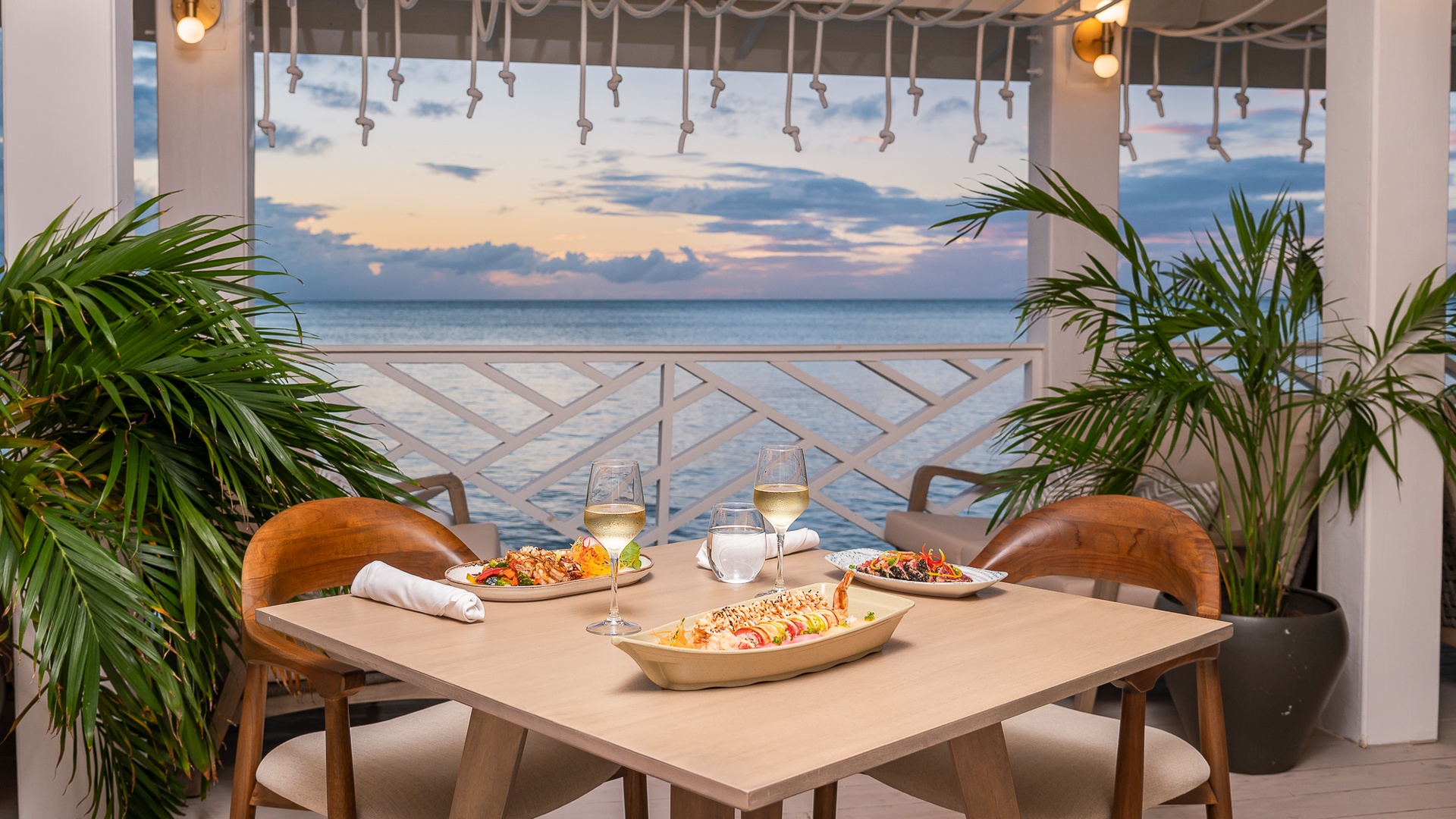 Royalton CHIC Antigua dining area