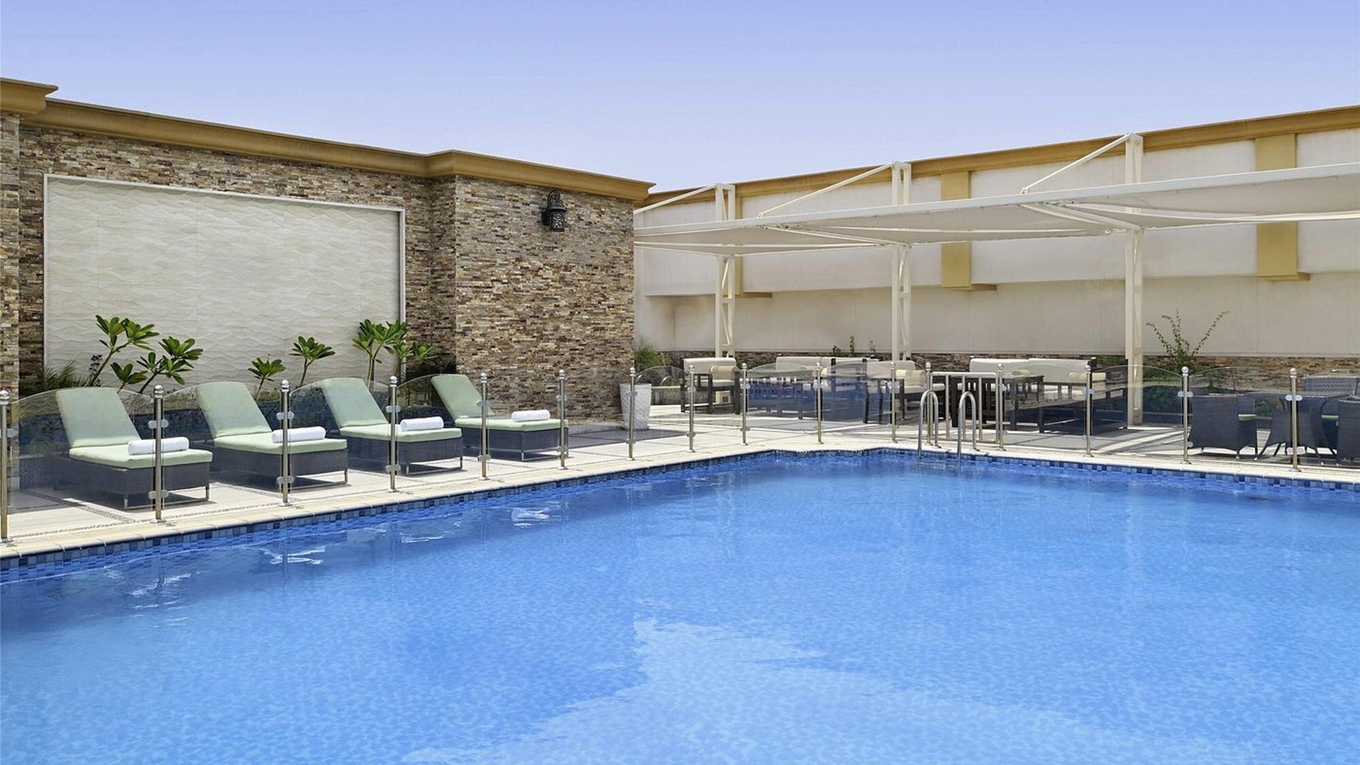 outdoor swimming pool area of the Mövenpick Hotel City Star Jeddah