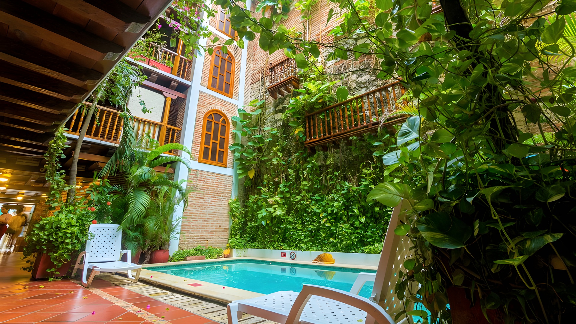 the courtyard and swimming pool of the Hotel Don Pedro De Heredia located in Cartagena, Colombia
