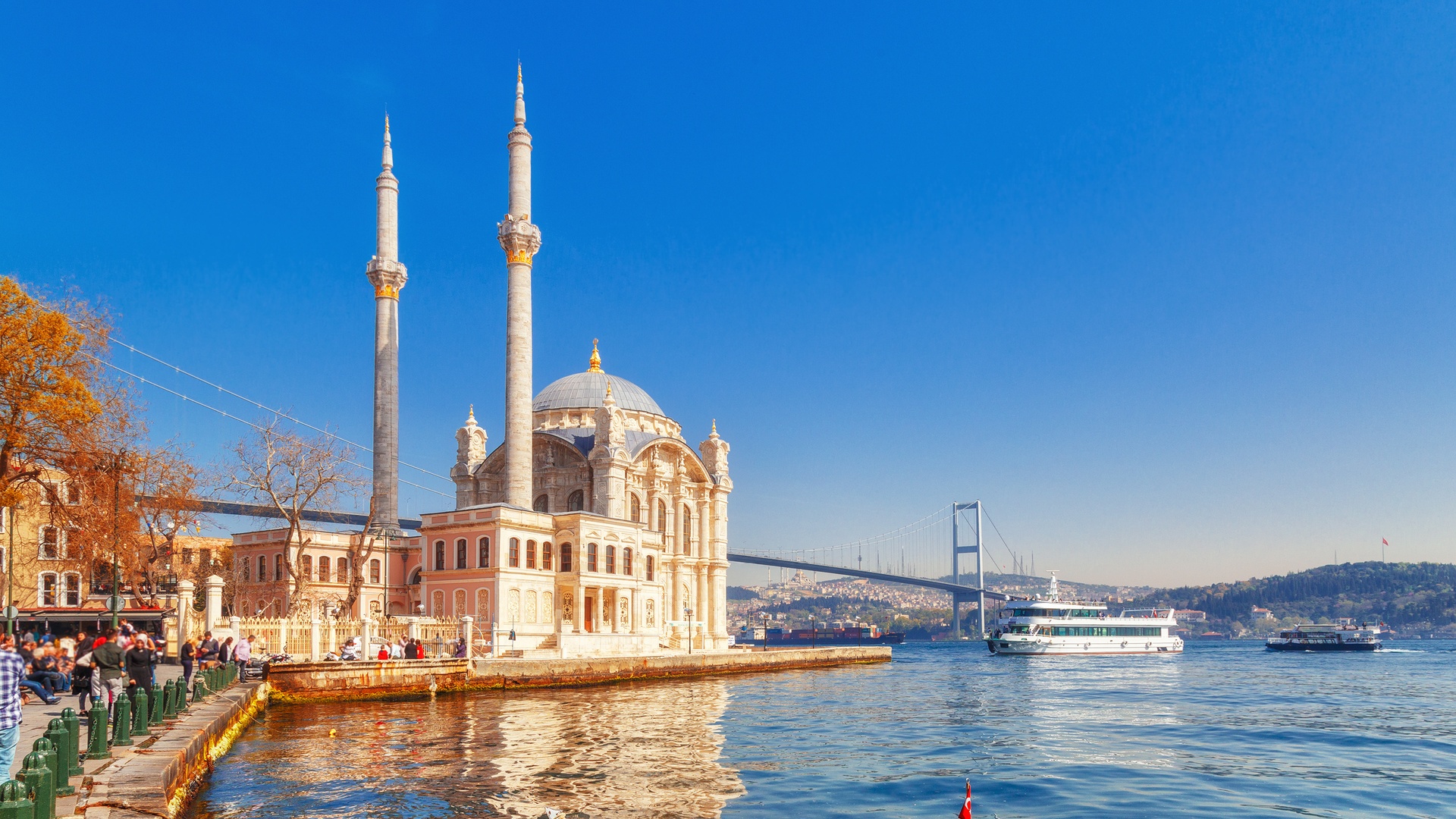the Ortaköy Mosque, a famous landmark in Istanbul, Turkey