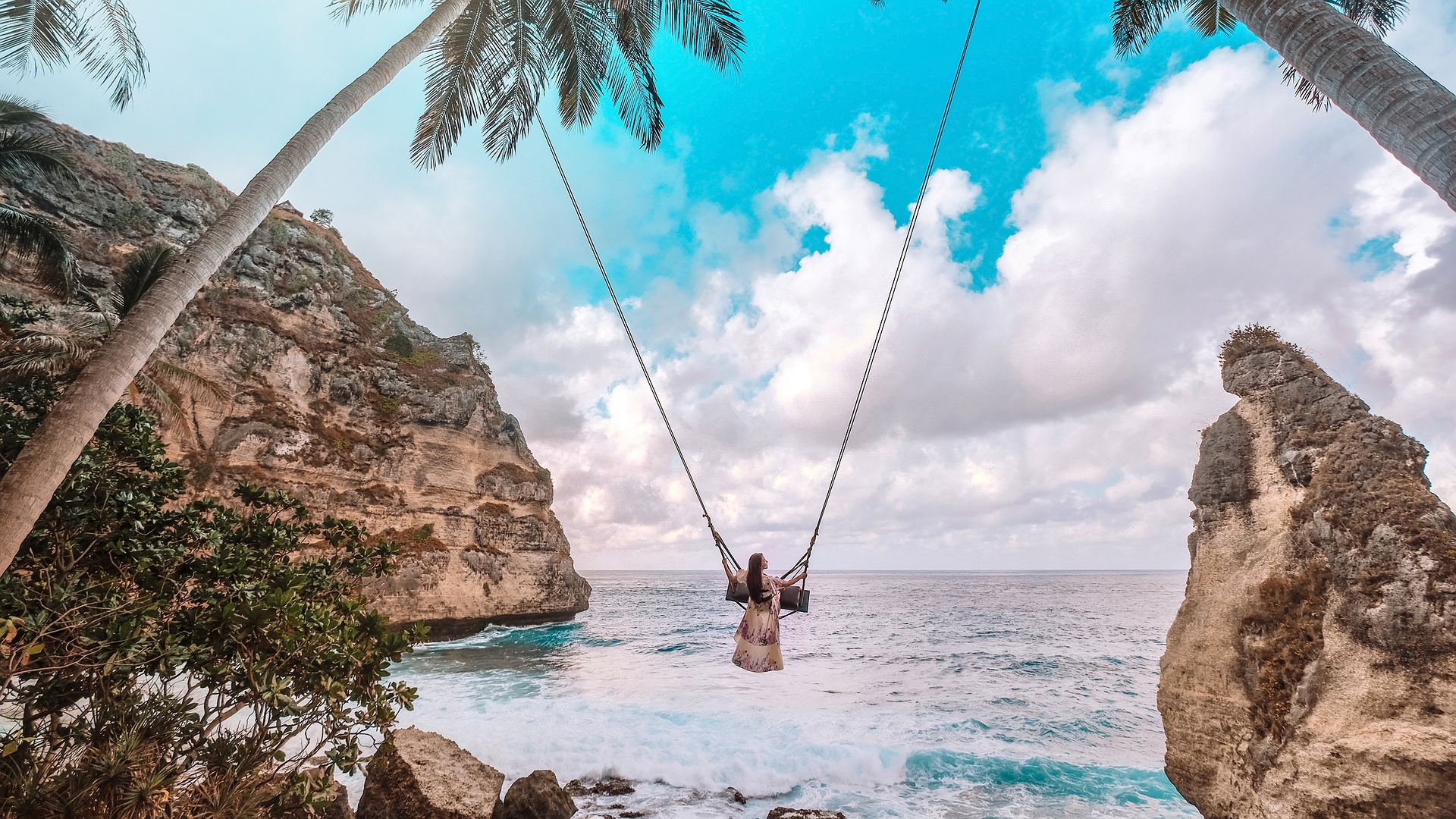 Swing at Diamond Beach, Bali