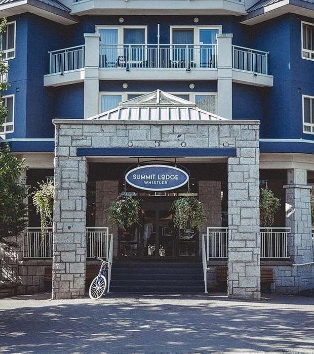 Summit Lodge Boutique hotel entrance view