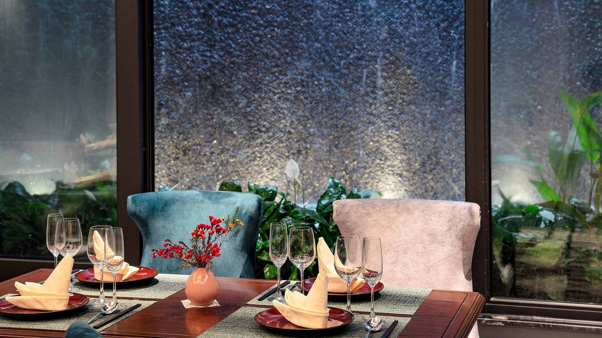 restaurant at Peridot Grand Luxury Boutique Hotel in Hanoi, Vietnam