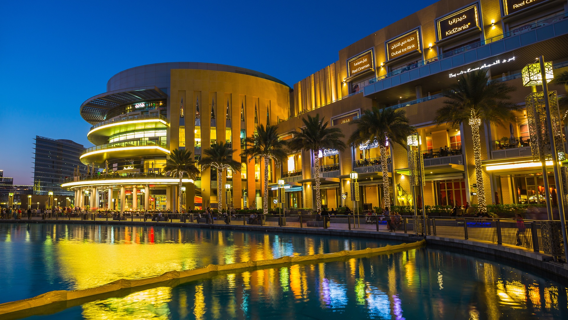 Dubai Mall at night