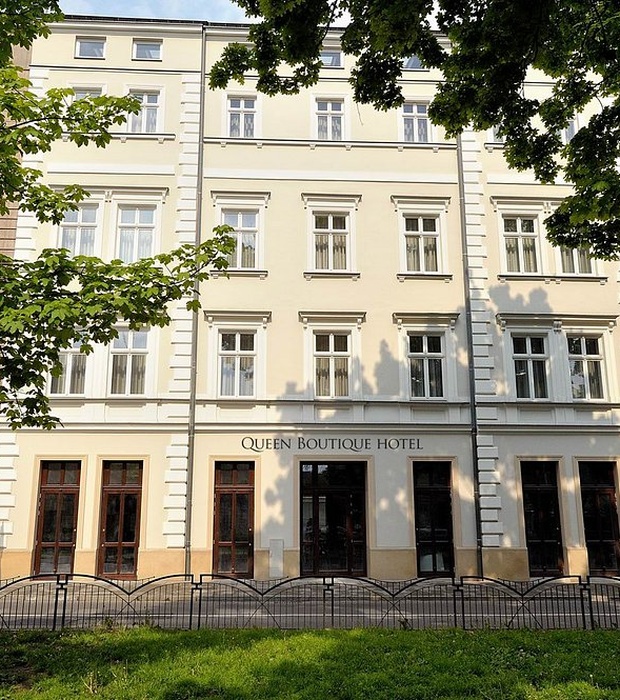 Queen Boutique hotel exterior view