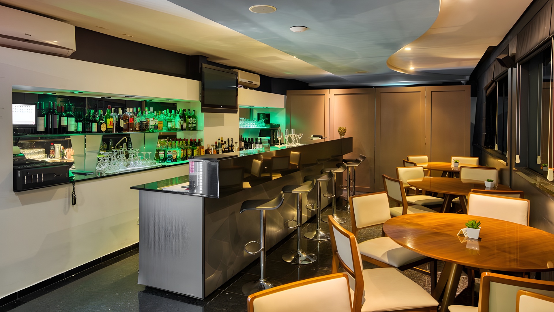 the interior bar area of the Viale Cataratas Hotel & Eventos in Foz do Iguaçu, Brazil