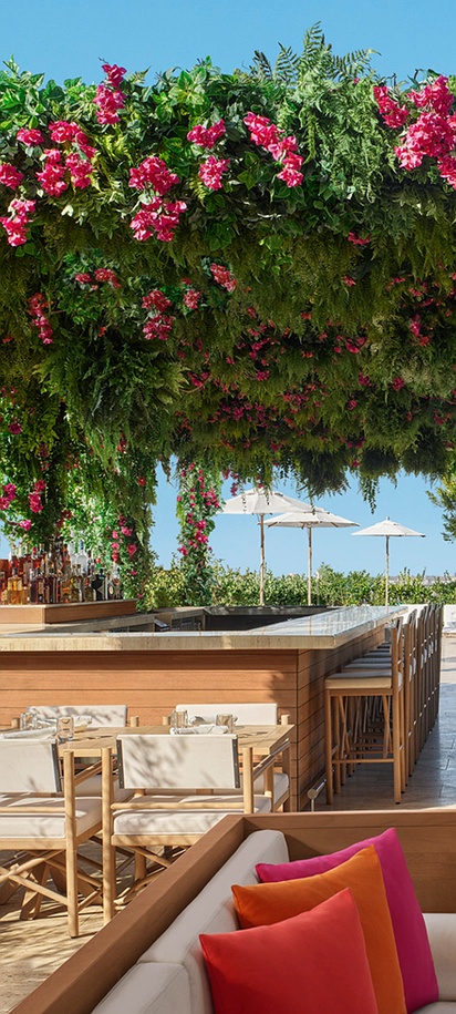 the rooftop Pool Bar at The Tampa EDITION hotel