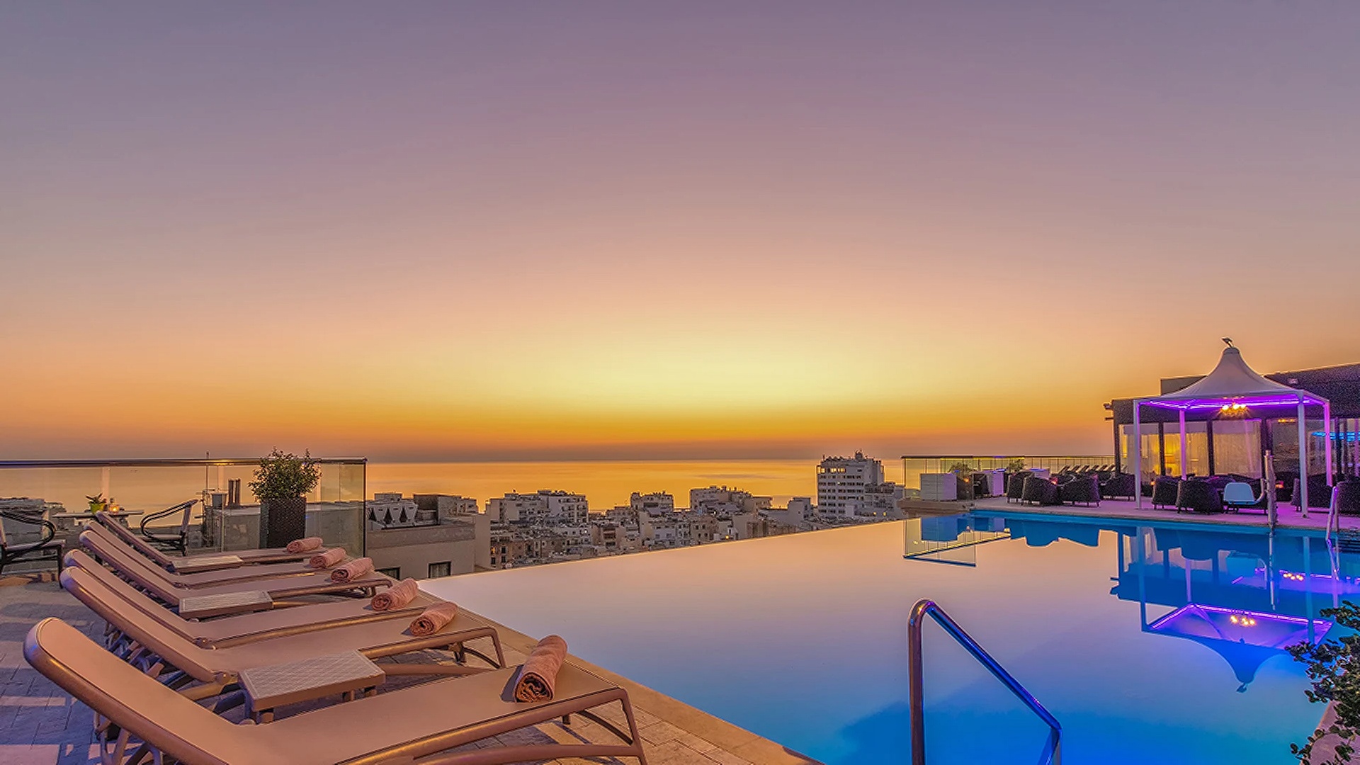 AX The Palace, Malta pool view