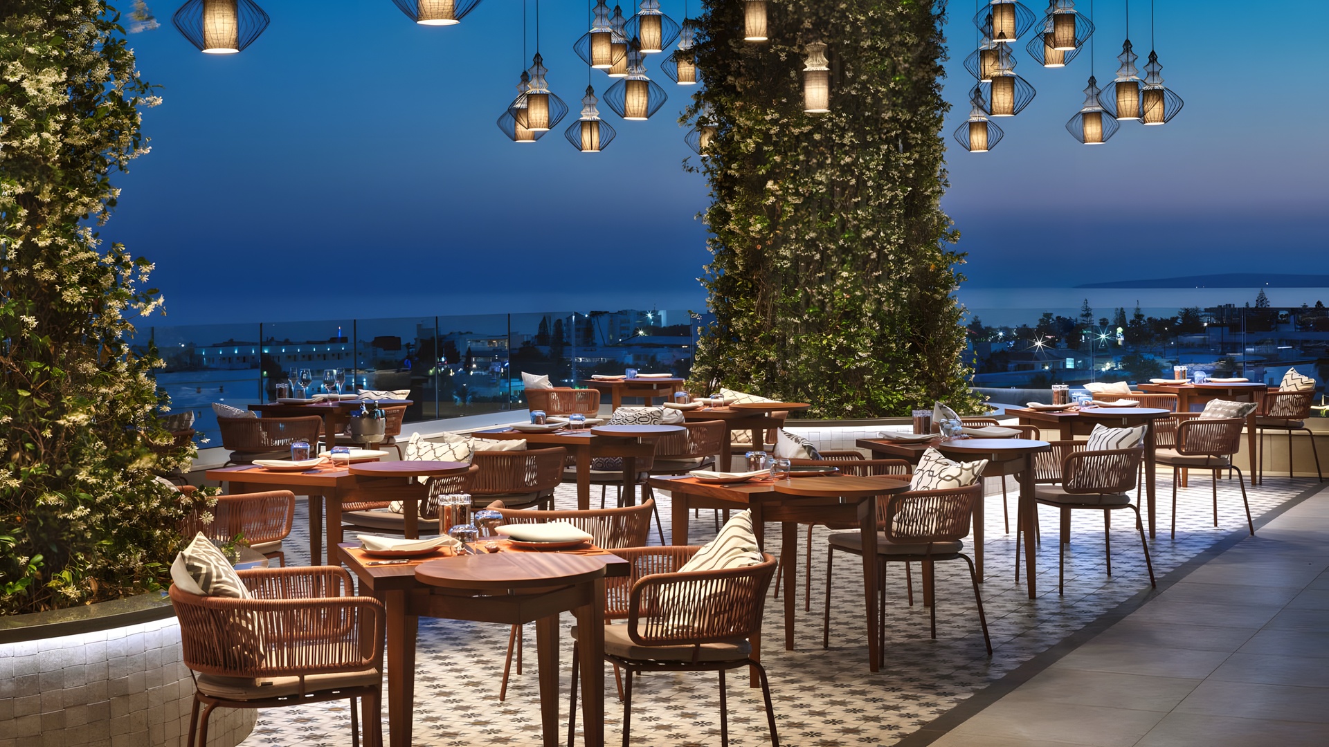 Dining at Amanti, Made For Two Hotel