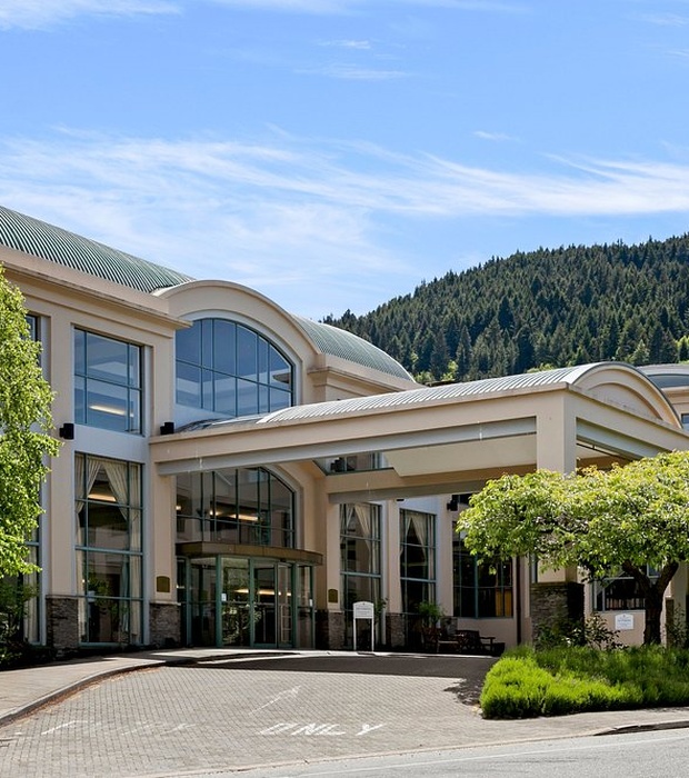 Millennium Hotel Queenstown entrance