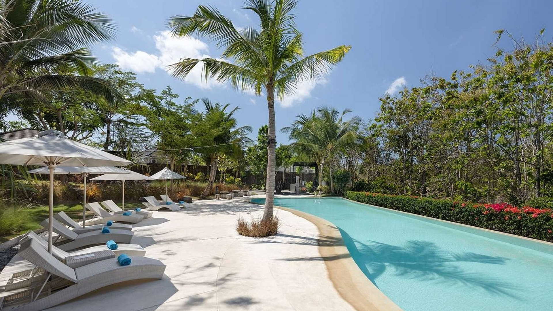 Cross Bali Breakers Resort pool view