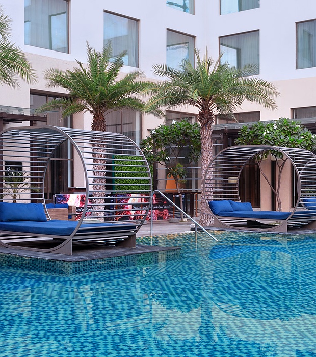 Courtyard by Marriott Agra pool