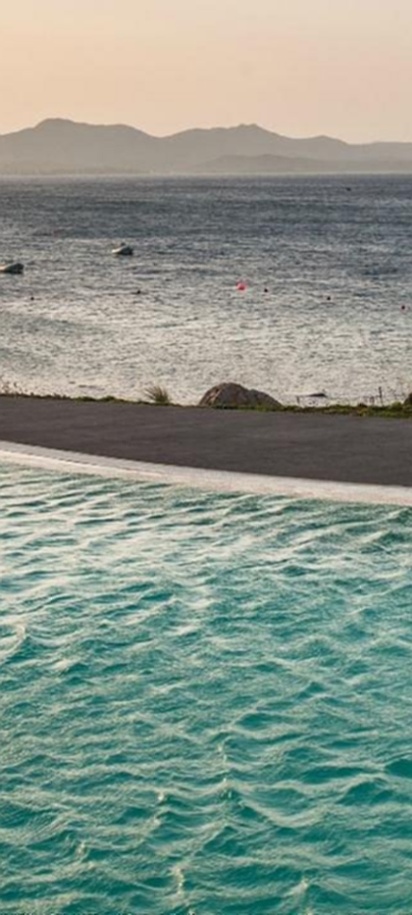 infinity pool overlooking the sea at the Hotel Cala Cuncheddi
