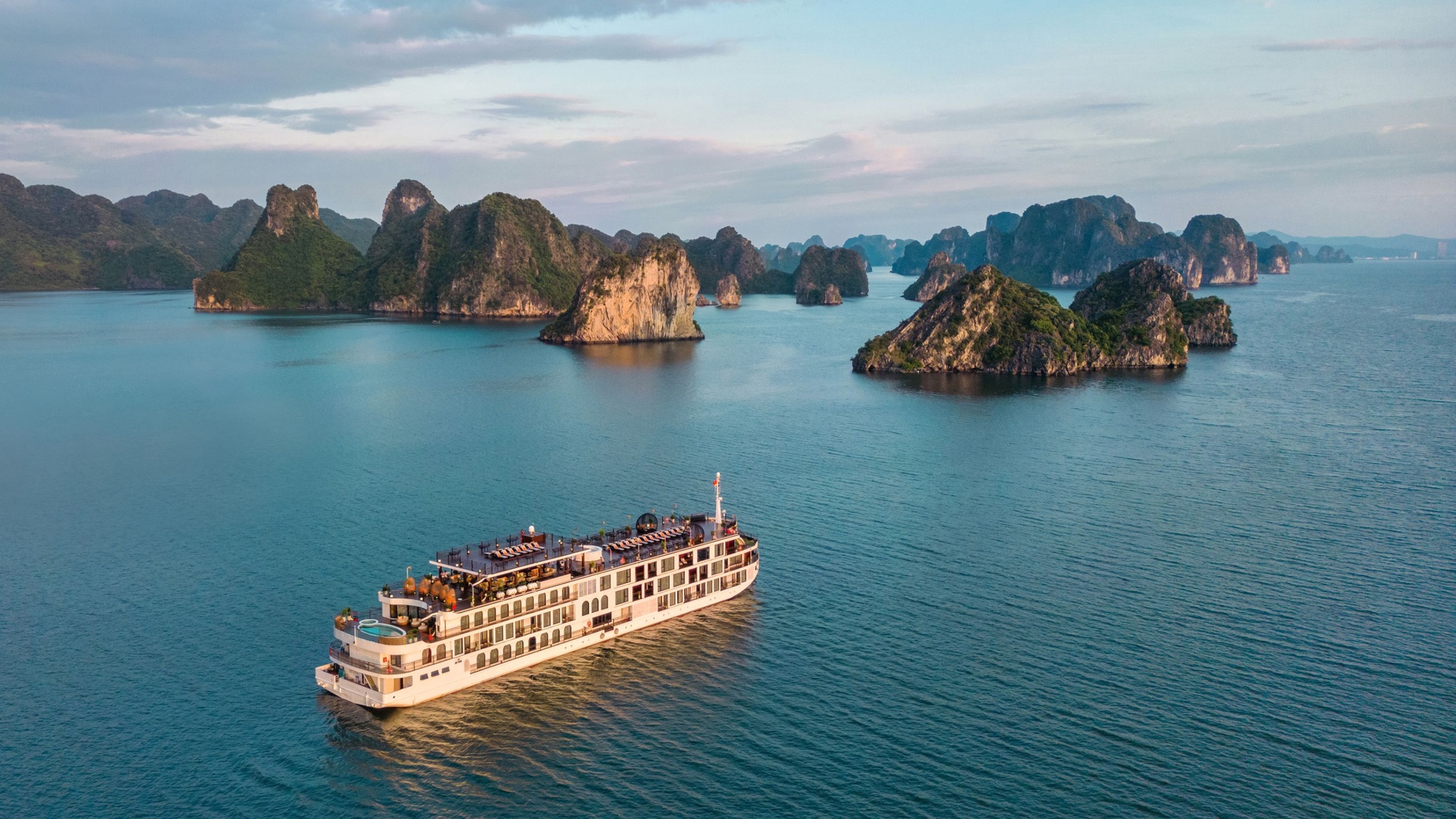 Indochine Premium cruise in Hạ Long Bay, Vietnam