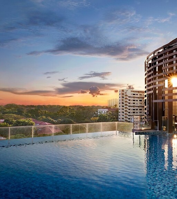Momentus Hotel Alexandra infinity pool