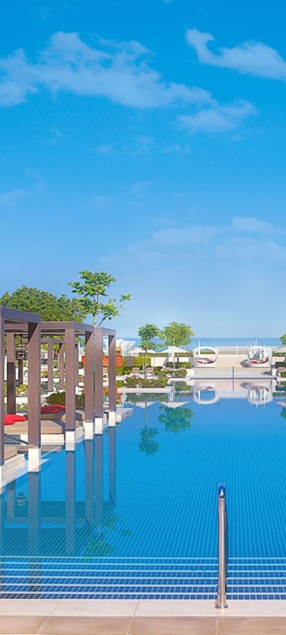 W Muscat pool