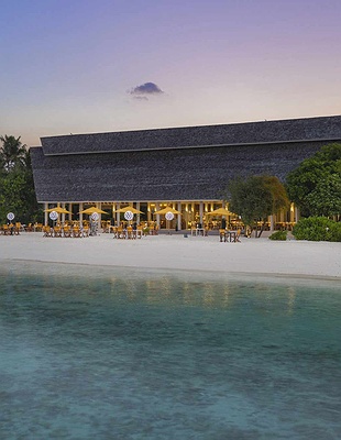 Dining at Emerald faarufushi resort and spa