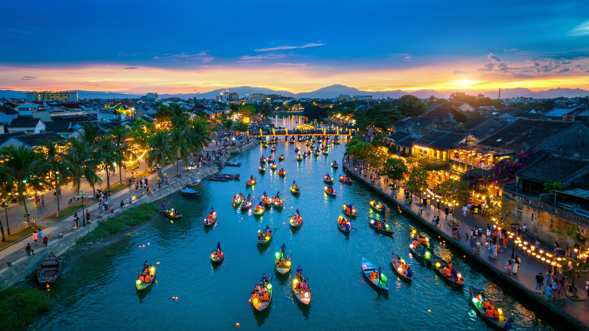 evening view of the ancient town of Hội An, Vietnam