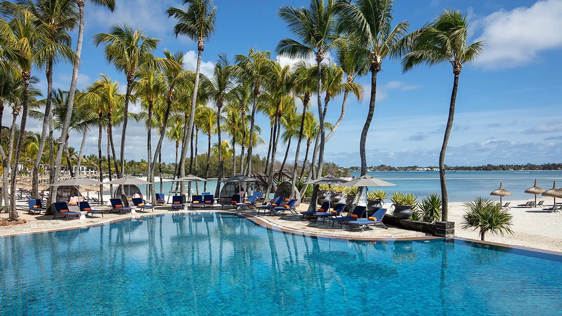 Shangri-La Le Touessrok pool view