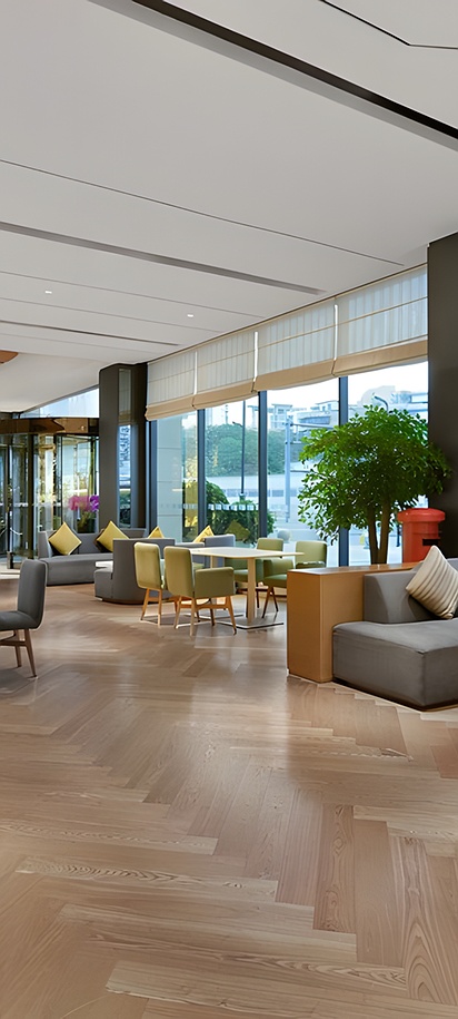the lobby of the Holiday Inn Express Chengdu Huanhuaxi hotel