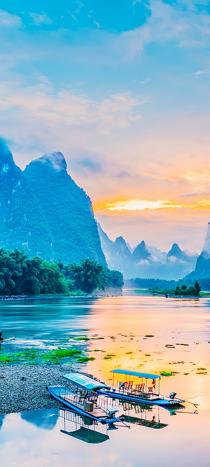 the scenic landscape of the Li River (Lijiang) near Guilin, China