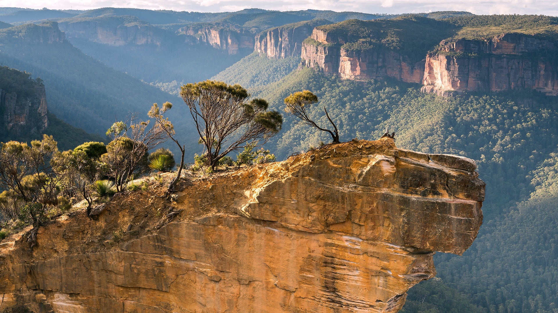 Hanging Rock in the Blue Mountains National Park, Australia