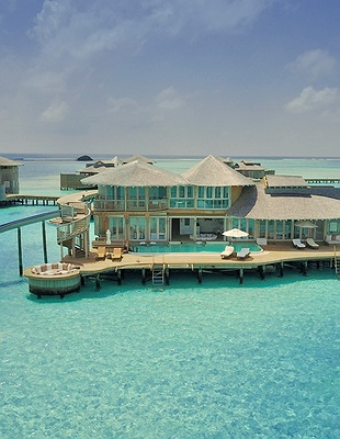  Jumeirah Marsa Al Arab hotel in Dubai, a luxury resort