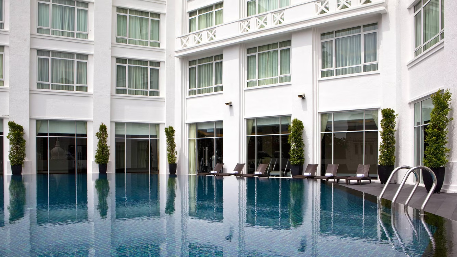 swimming pool area at the Majestic Hotel in Kuala Lumpur