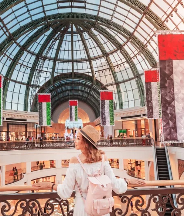 NH Collection Dubai The Palm shopping area