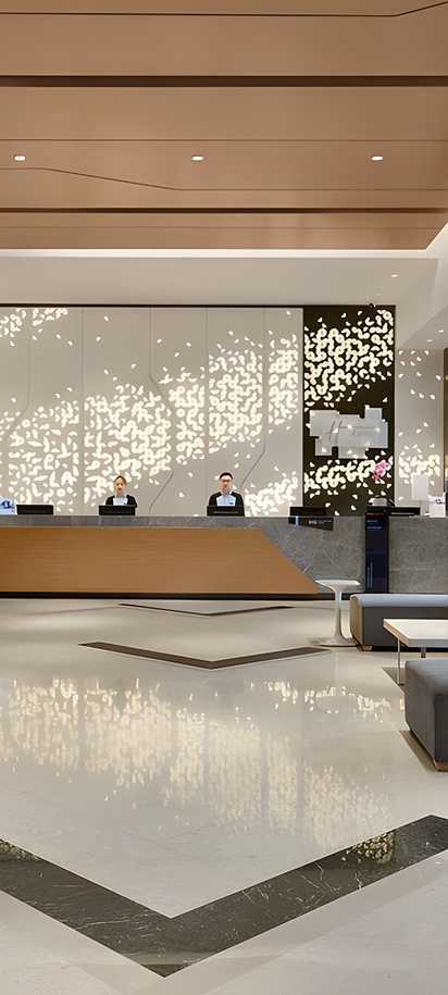 the lobby of the Holiday Inn Express Chengdu Huanhuaxi hotel