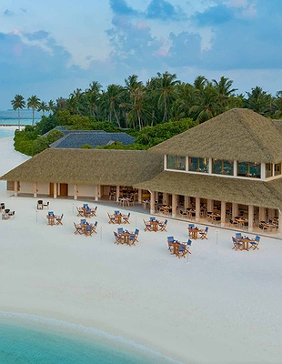 Dining at Emerald faarufushi resort and spa
