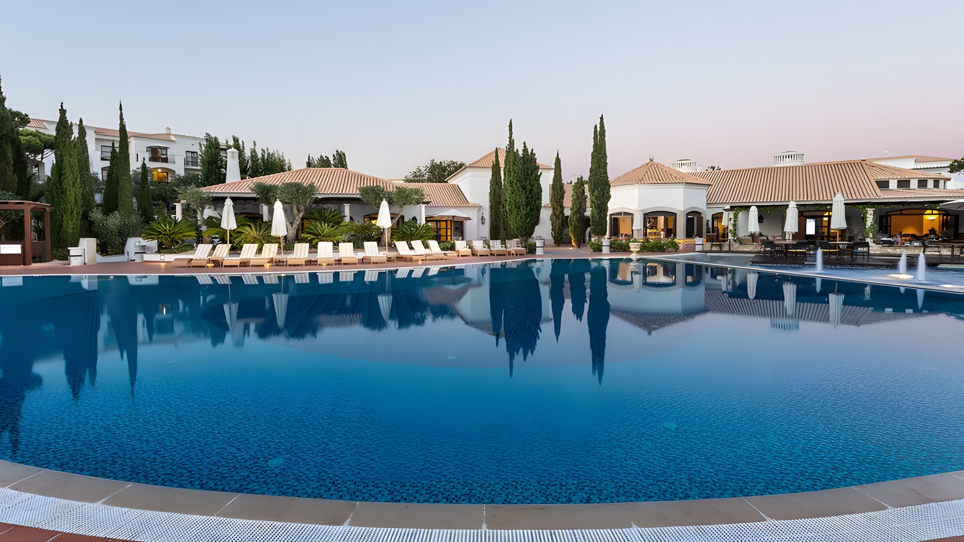 Pine Cliffs Residence pool view