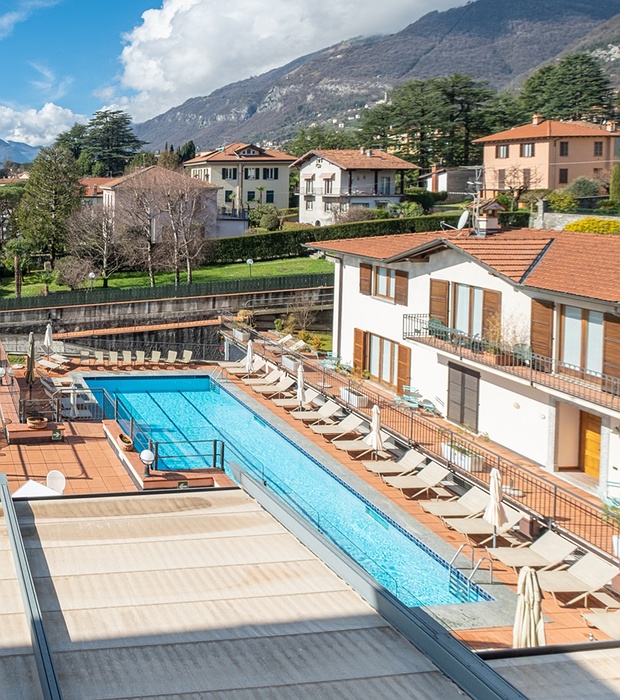 Albergo lenno exterior view with pool
