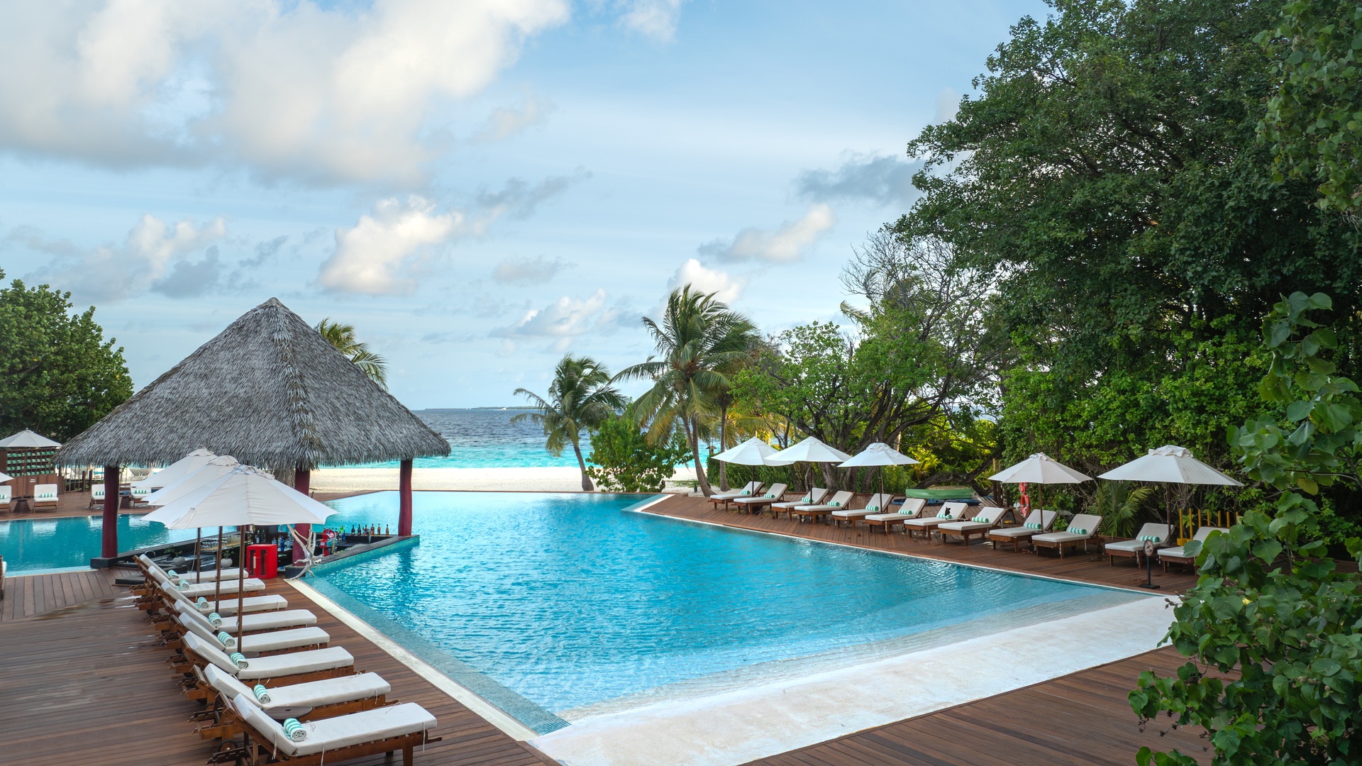 Adaaran Select Meedhupparu pool view