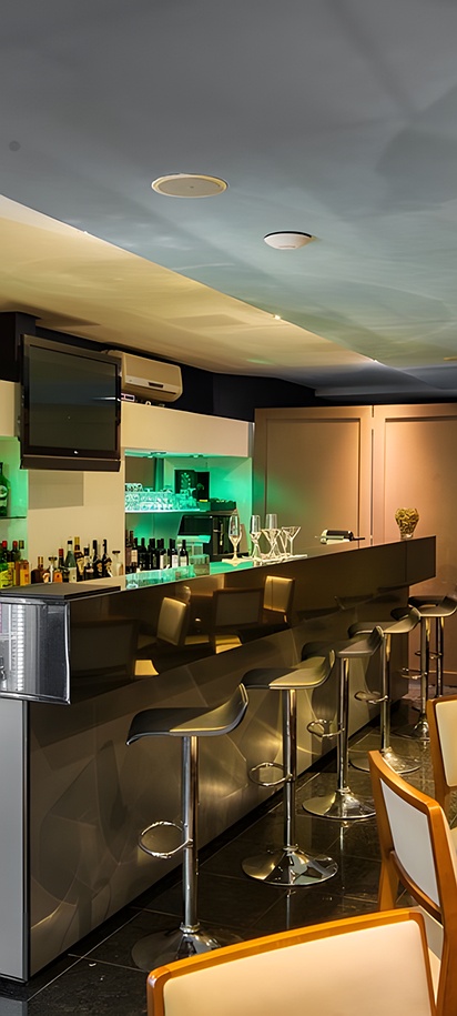 the interior bar area of the Viale Cataratas Hotel & Eventos in Foz do Iguaçu, Brazil