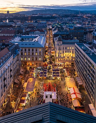 Christmas Market at St. Stephen's Basilica, Budapest