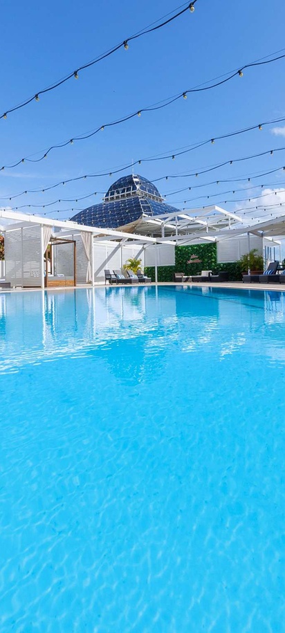 Pullman Reef Hotel Casino swimming pool