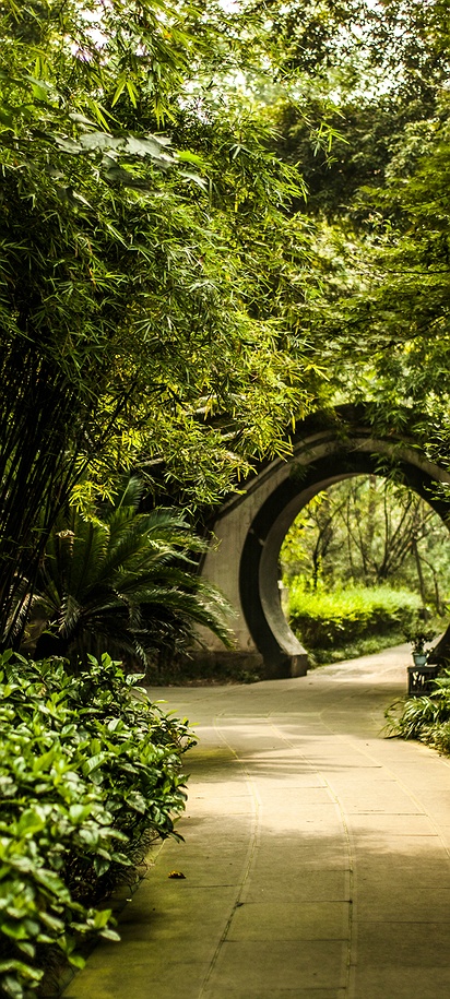 the moon gate at the Du Fu Thatched Cottage