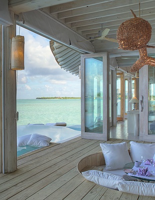  Jumeirah Marsa Al Arab hotel in Dubai, a luxury resort