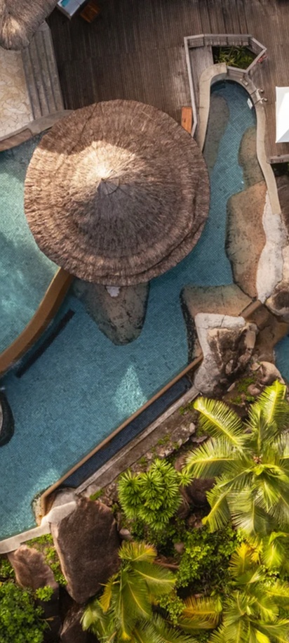 Constance Lemuria pool view